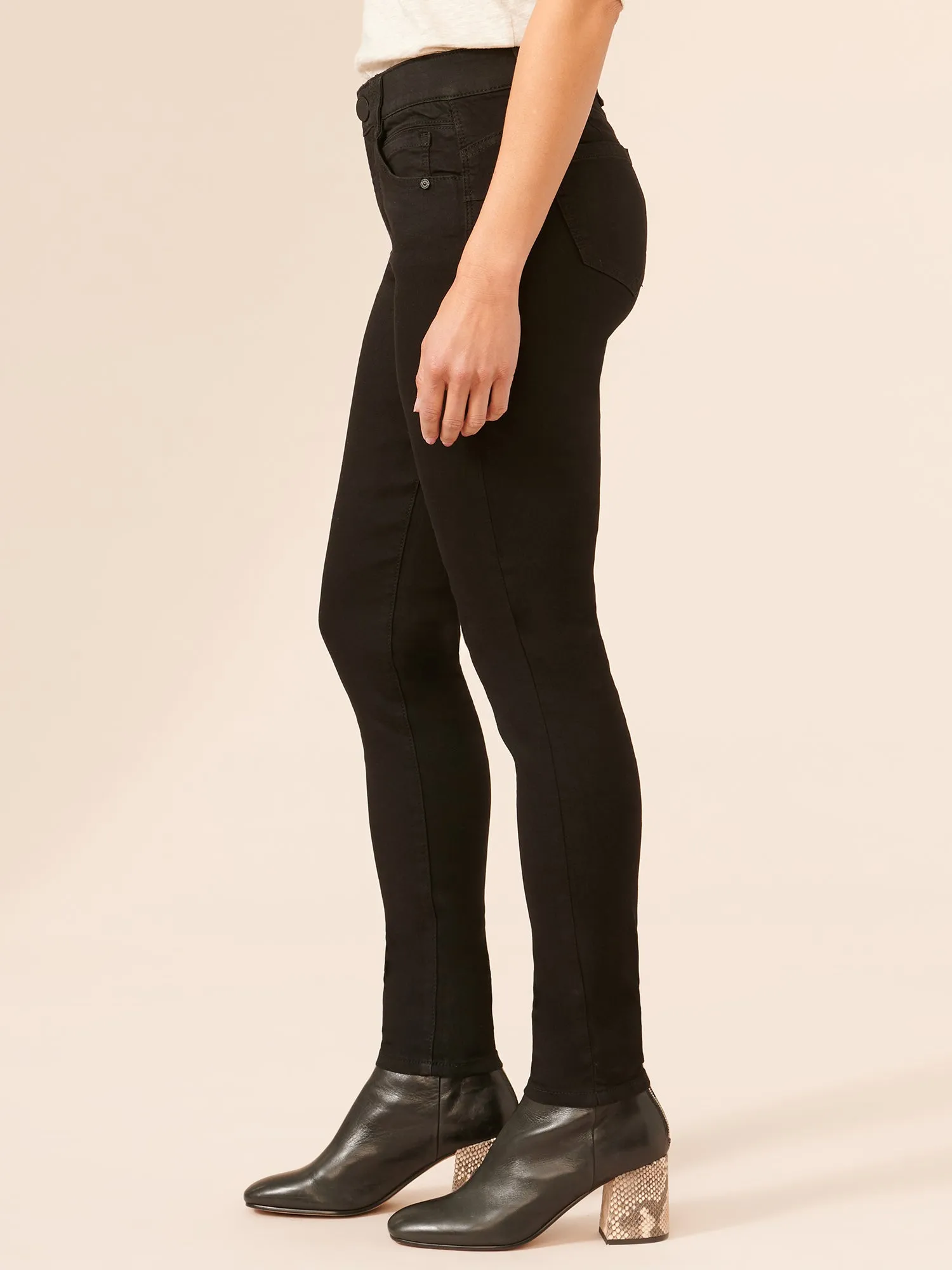 Black "Ab"solution® 34" Long Inseam Booty Lift Tall Jeggings