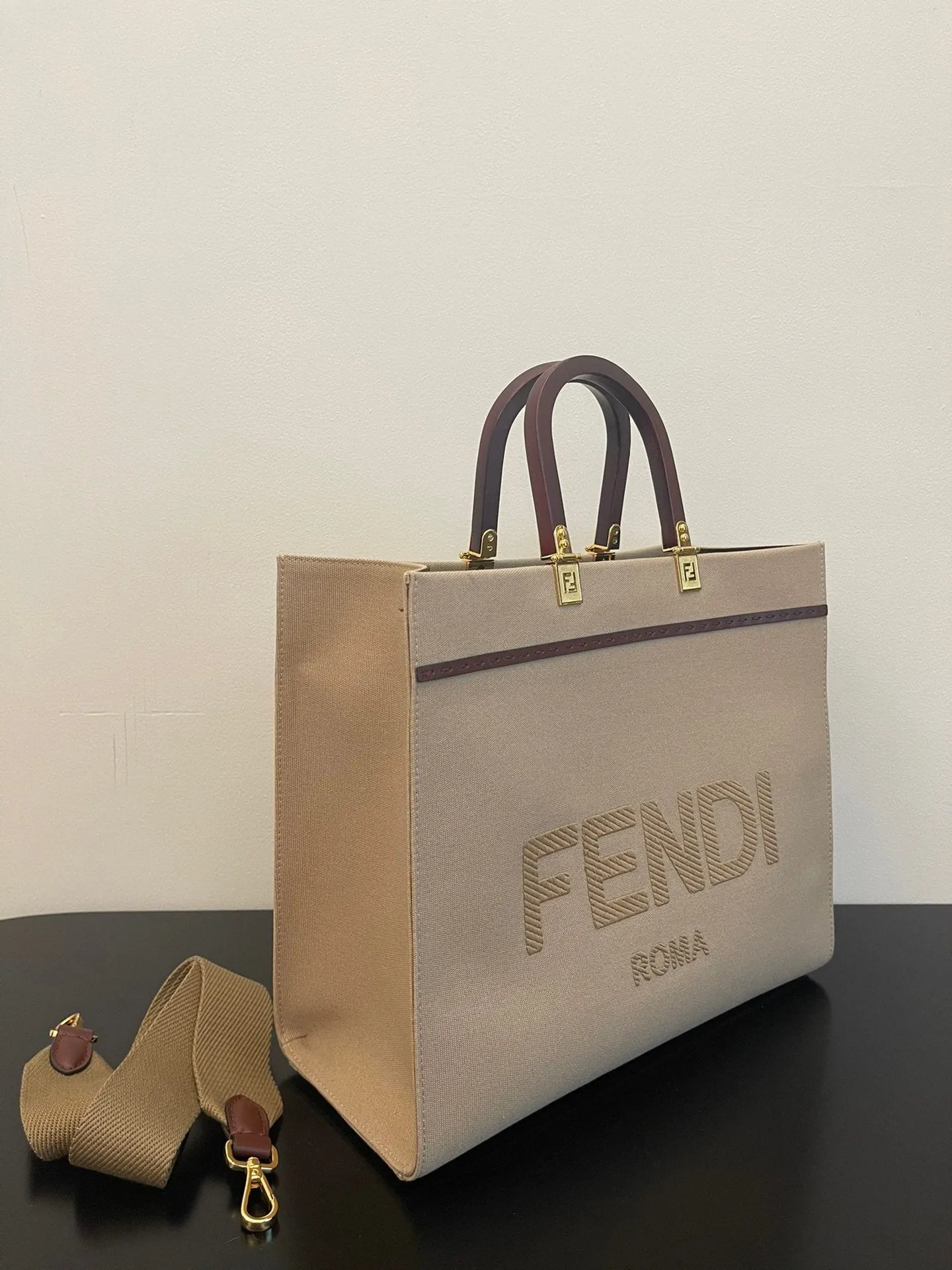 FI Sunshine Medium Tote Bag Beige Canvas For Women, Women&#8217;s Bags, Shoulder Bags 13.8in/35cm FF 8BH386