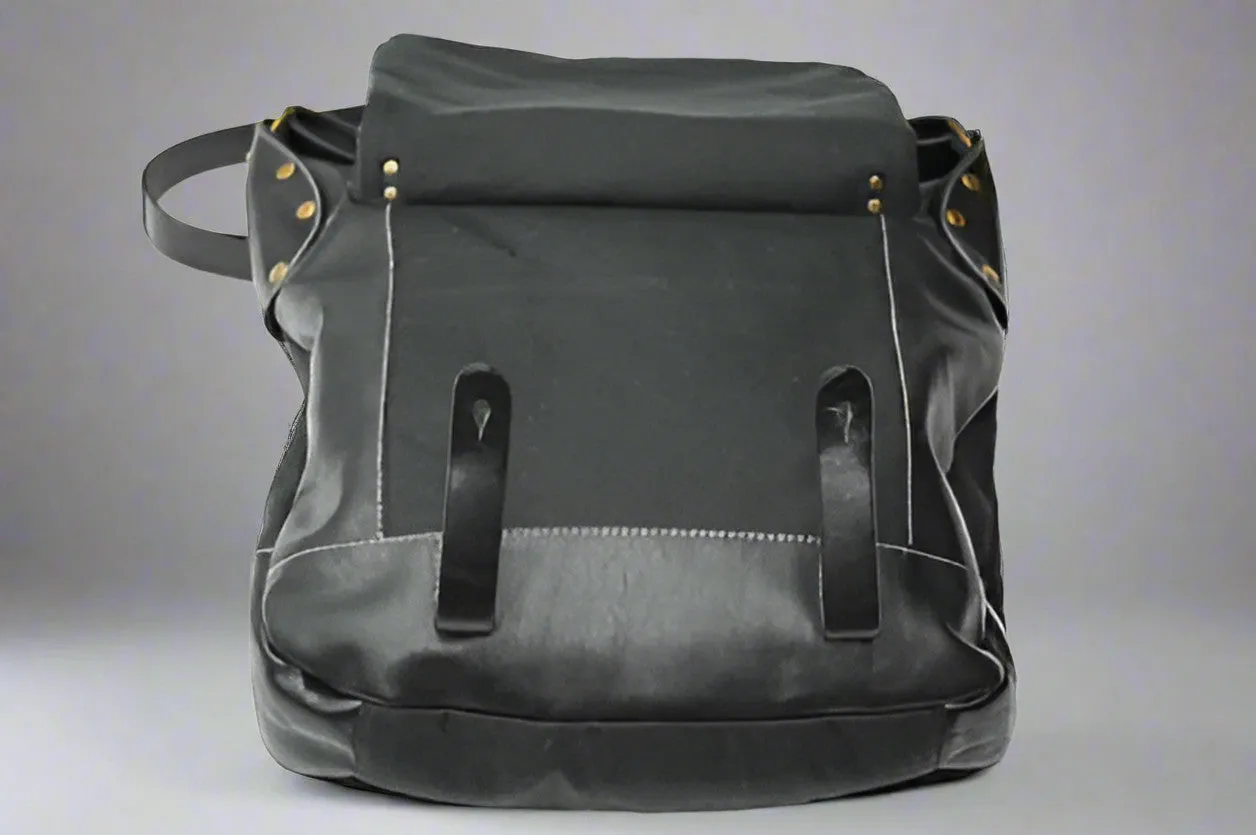 Leather Front pouch bag - black