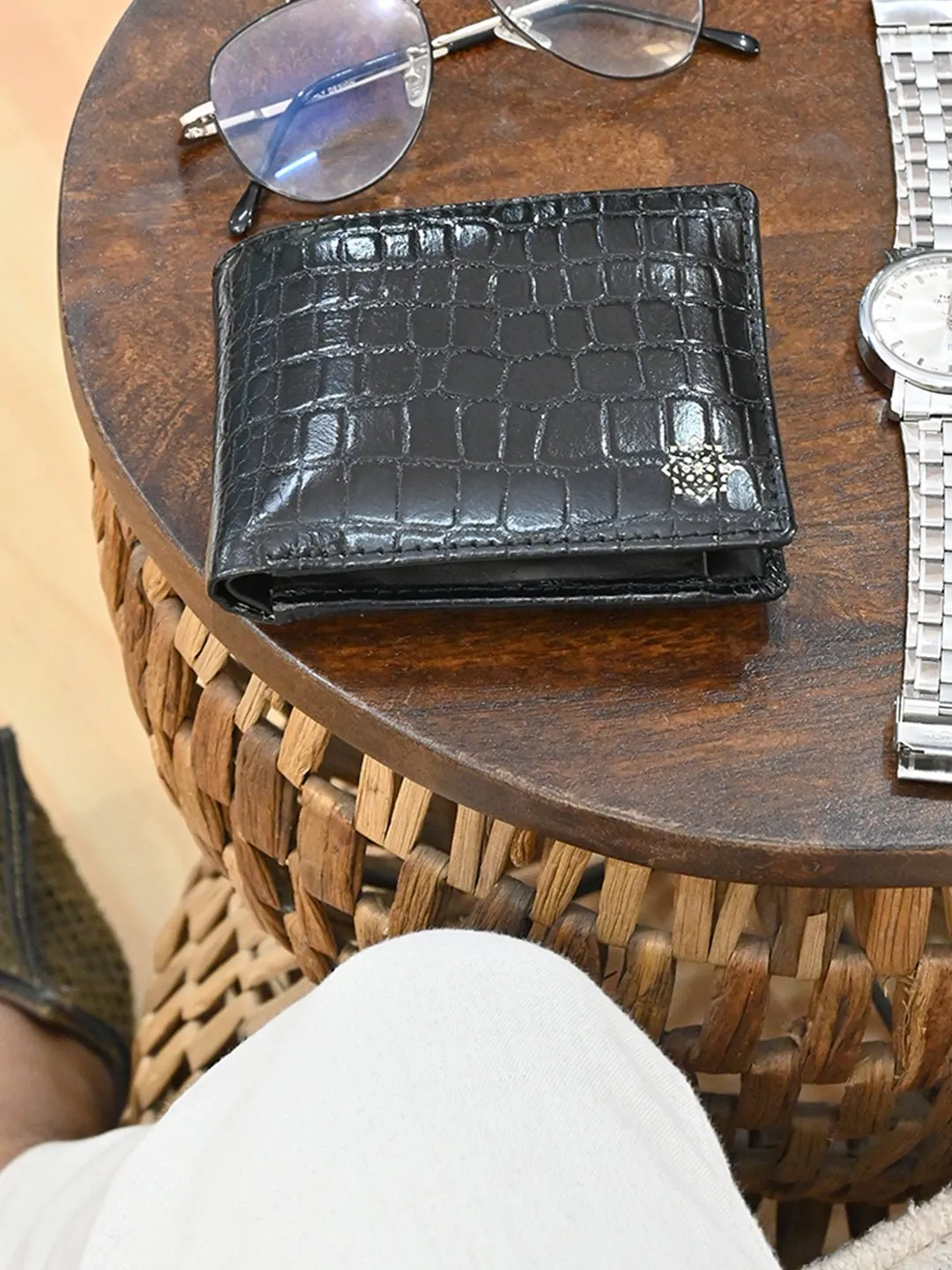 MEN BLACK TEXTURED GENUINE LEATHER WALLET